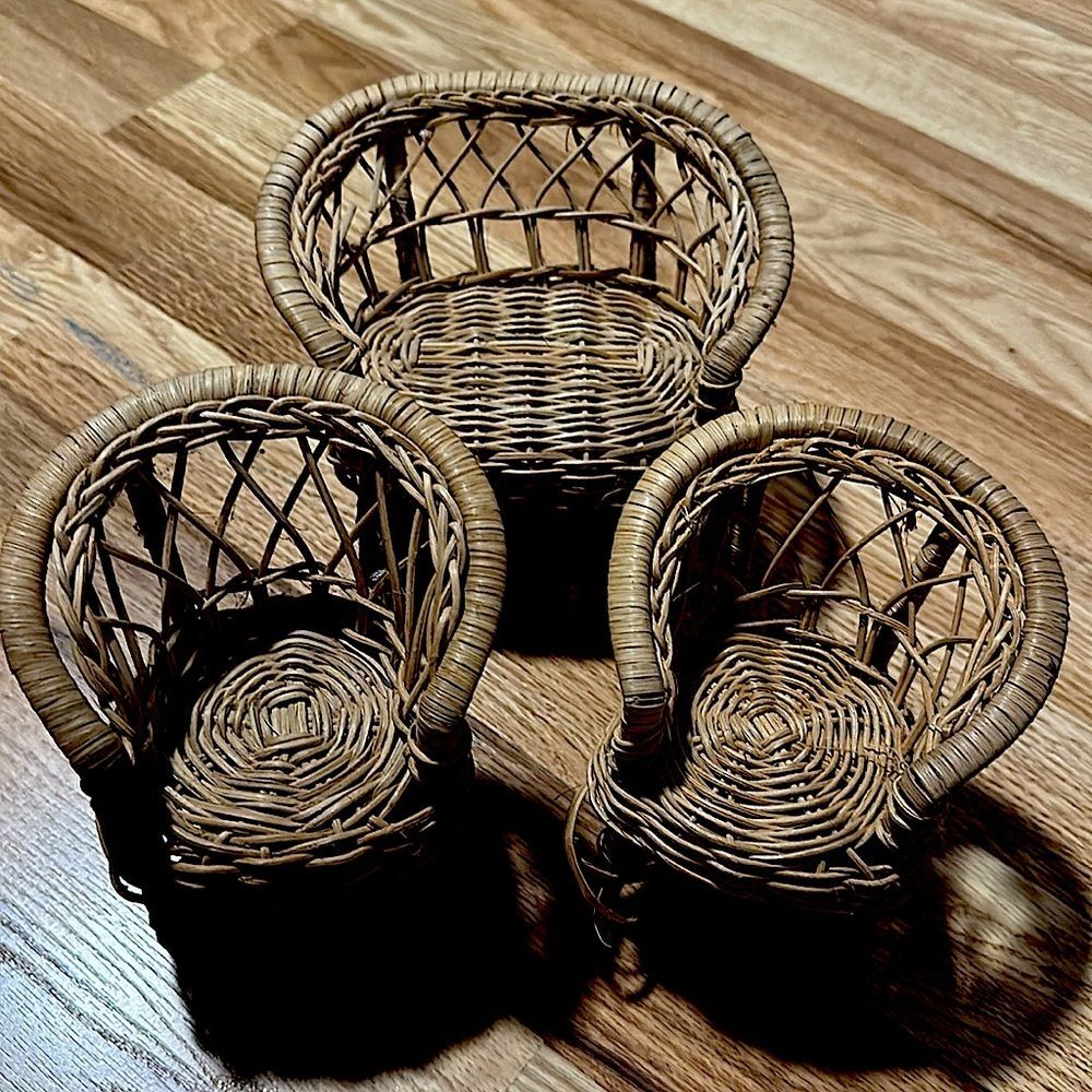 Dollhouse wicker, furniture, loveseat, and two chairs
